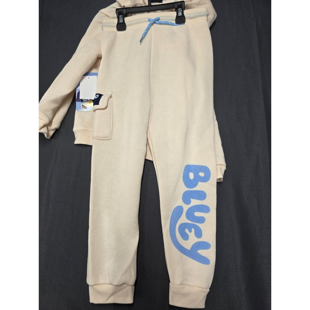 Bluey Kids 2-Piece Fleece Hoodie and Jogger Set Cream Tan Size 5T NWT - Picture 4 of 5